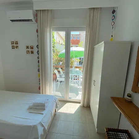 Delikos House *