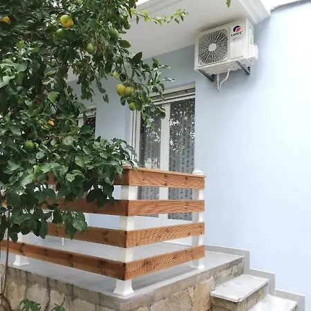 Delikos House Apartament *